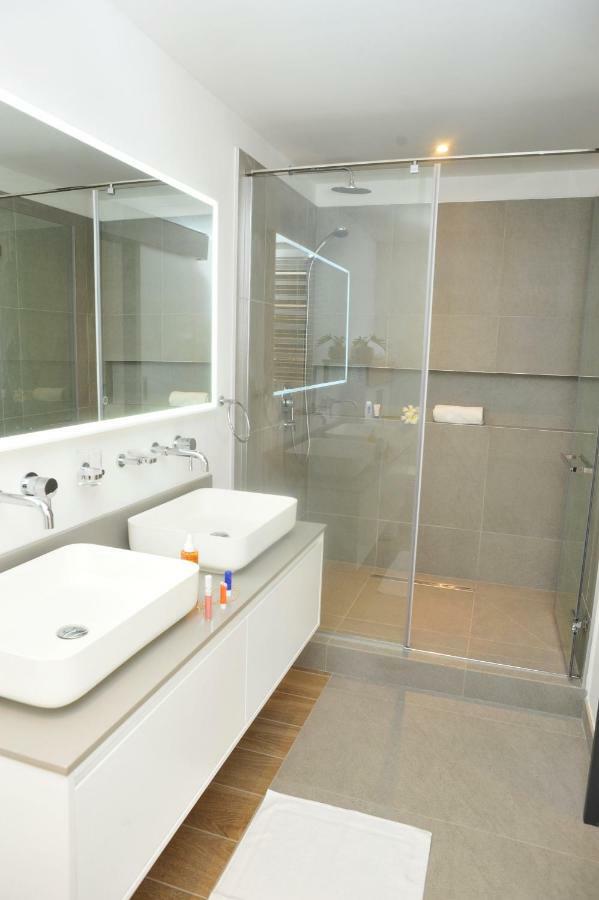 Obiches Luxury Beachfront Apartment Trou-Aux-Biches Kültér fotó